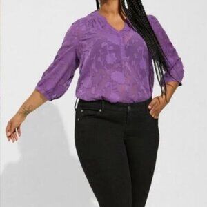 Torrid 1 1X Harper Clip Chiffon Purple Pullover Textured Blouse EUC 3/4 Sleeve